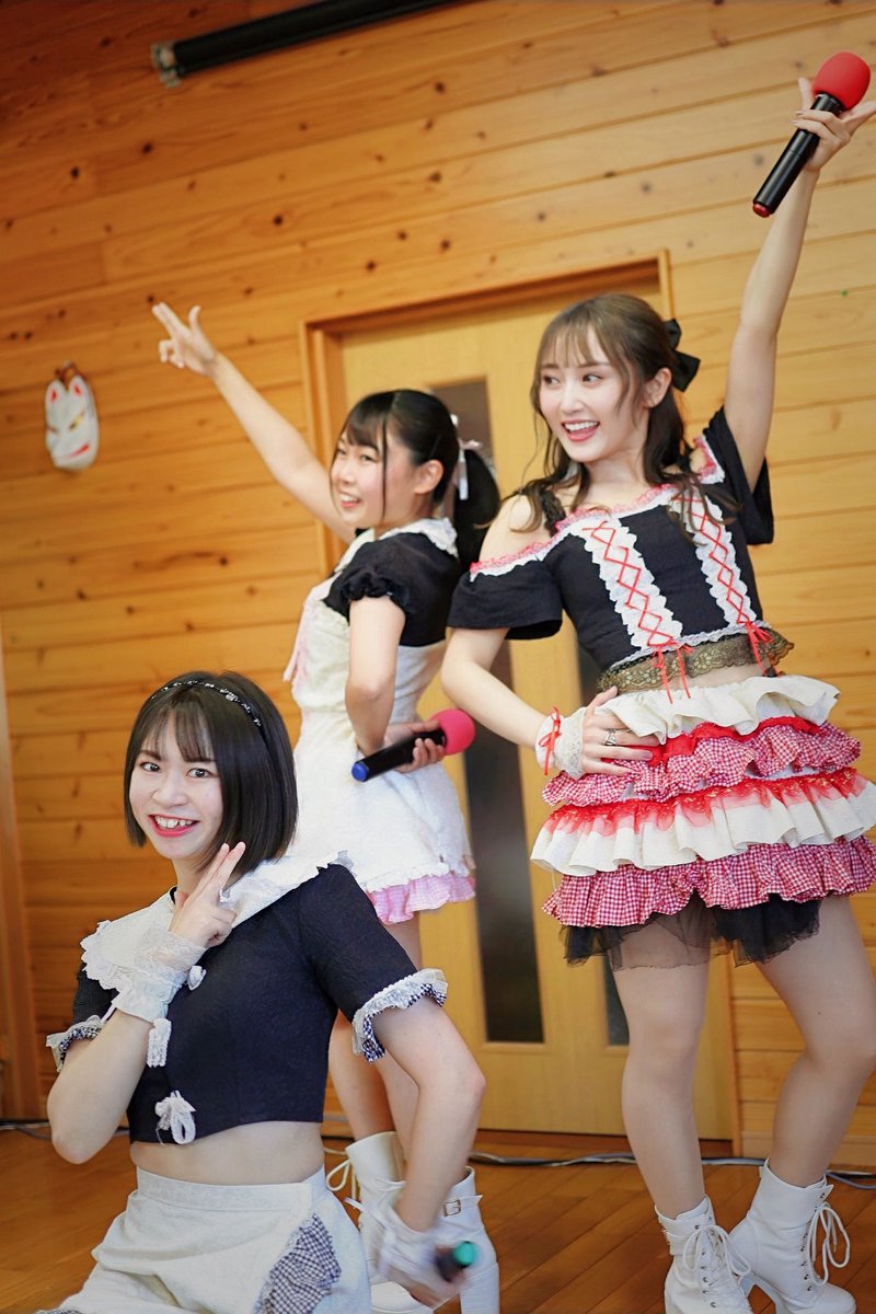 z_taku_chan's tweet photo. 久しぶりにライブ写真撮った。
最近では、最高のパフォーマンスだった。
#AMEスペシャルライブ
#みかん
#苺たると
#木実あみ
#Studio258 https://t.co/UCXzxQ93n8