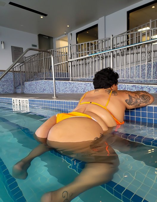 My Booty Getting bigger and I don't need no negative people around me telling me different 💯 Link in<a href="/tag/newprofilepic"class="tags"><span>#newprofilepic</span></a>