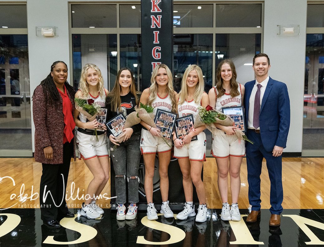 JWilliams_29's tweet image. Thankful for everyone in this picture!! Thank you guys for helping change the culture for the girls basketball program at Crossings. I love all you guys!! S/O to @MagLWilliams for killing it at senior night ❤️❤️ #bannerchasin