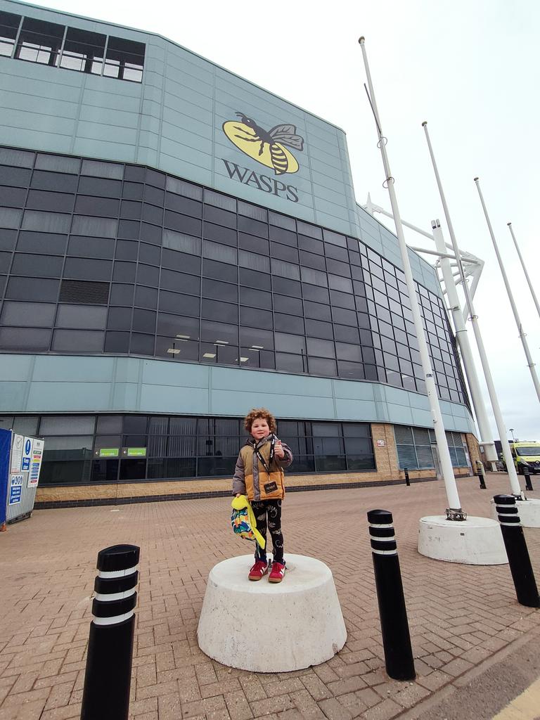 JuffsSam's tweet photo. First game @WaspsRugby having a great time! #coyw #WASvBAT https://t.co/kIBfUD9ihr