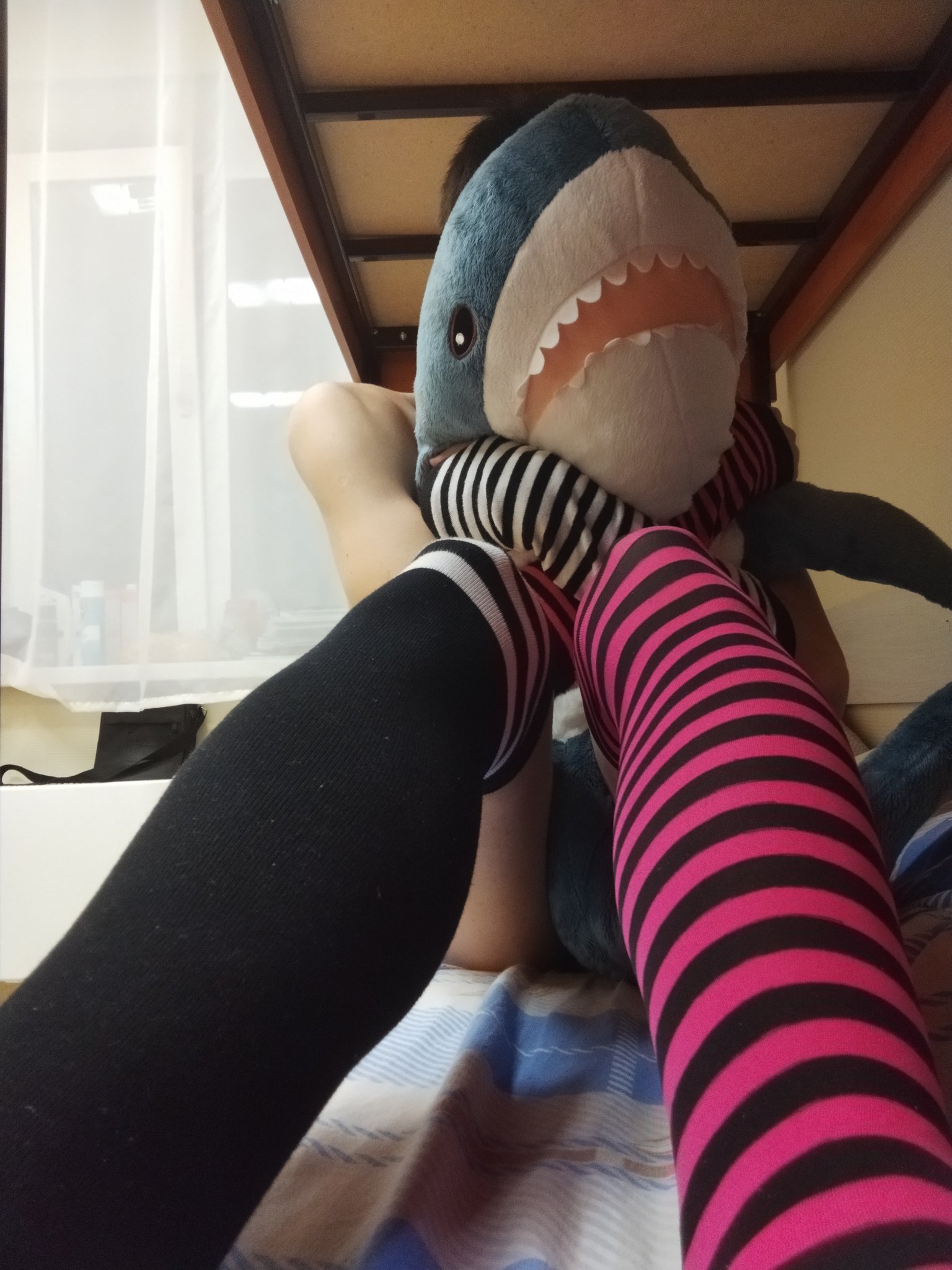 2 pic. Help him...

#Femboy #Legs #Hug https://t.co/TPWeqBqxFa