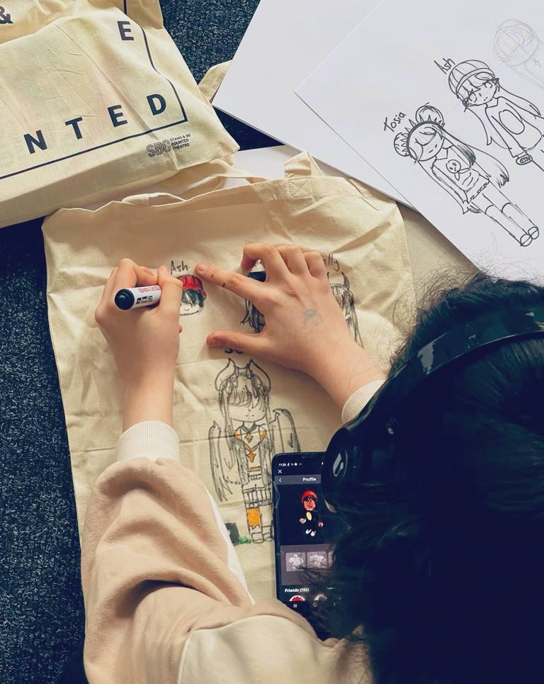 A brilliant week with over 50 amazing people seeking sanctuary across our workshops in Coventry, Leeds and Sheffield. 

🙌 The web of connectivity
🤳 Selfies 
✏️ Tote bag creations