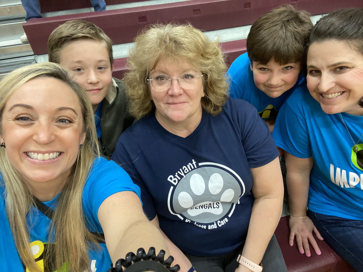 yarrowsledge's tweet photo. Destination Imagination here we come 💙💚 @jodiforeman @RebeccaStegall4 @BryantElem #bengalpride #improvables https://t.co/TkxHX7zbJ9