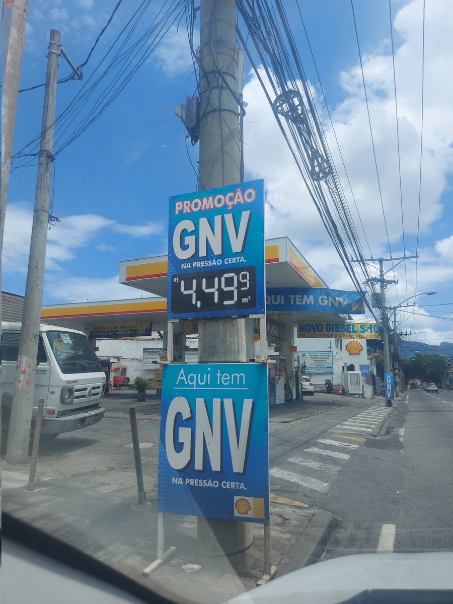 AndreCabecinha1's tweet photo. @JairBolsonano_ @JairBolsonano_ o senhor não falou que ia acabar com essa safadeza dos aumentos dos combustíveis? https://t.co/hhBUMMxvCp
