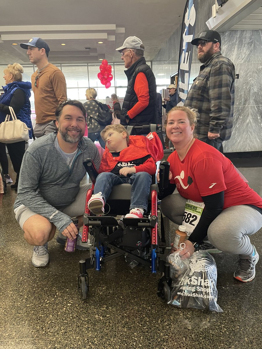 space_tchr25's tweet photo. Proud to be a BellRunner for sweet Wyatt this morning! #MercedesMarathonweekend https://t.co/XDh826naaL