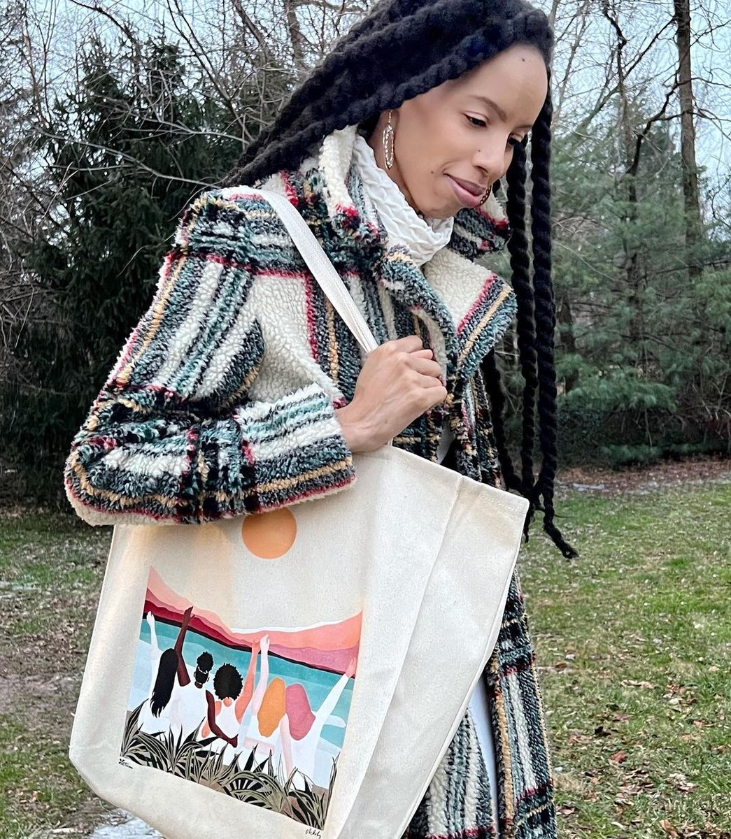 ErinCondren's tweet photo. We all need someone to lean on, and this is the perfect accessory to celebrate the people who support us. #blackhistorymonth 📸: @confidentcanvas https://t.co/iG4ECK0NAf