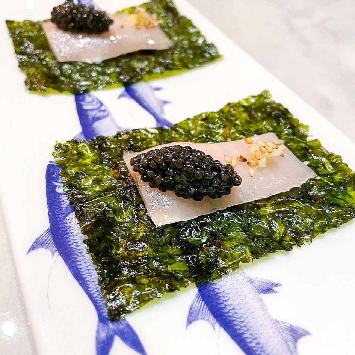 Spain meets the sea in <a href="/chefjoseandres/">Chef José Andrés 🕊️🥘🍳</a>’ Asian Taco, made with ibérico de bellota ham, cured hamachi, Osetra caviar, Korean seaweed and ginger. 🐠

📷: @eatdrinklovechicago