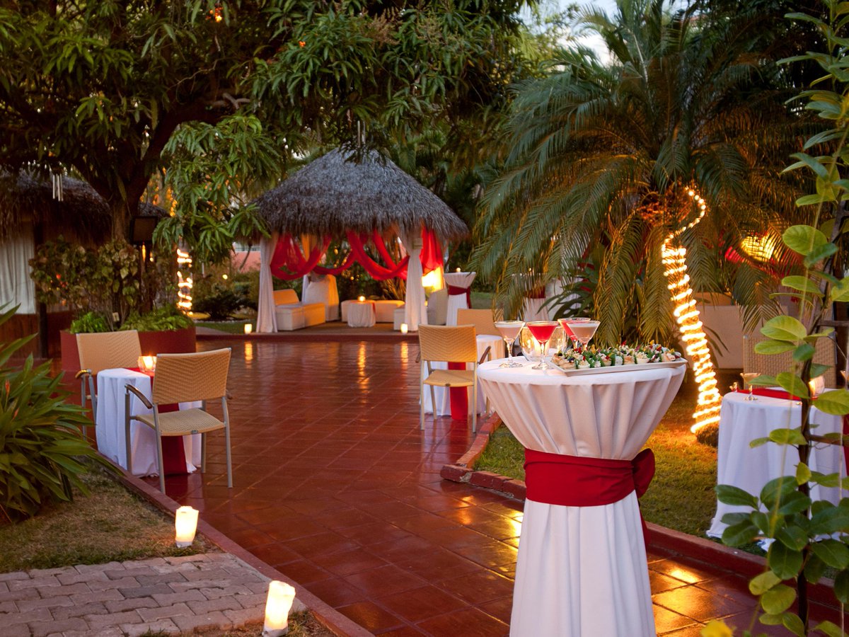 Rincones mágicos para organizar un cóctel  o incluso una cena privada.  En "Power Meetings by Meliá" cuidamos cada detalle. 

#MeliaPuertoVallarta #MICE #SoulMatters #PowerMeetings