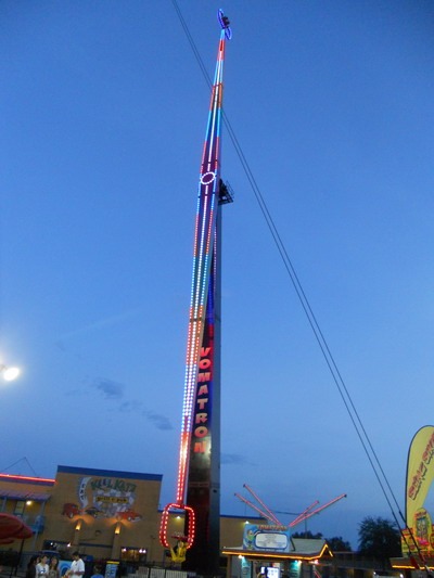 EnjoyFL's tweet photo. Free T-Shirt or $5 off for the bravest people willing to ride the #Slingshot or #Vomatron at @MyOldTownUSA. These rides will have you flying 70 - 100 mph over #Kissimmee just outside of #Disney.
ℹ️ https://t.co/ilLCWSGkui https://t.co/6ytltrkiVY