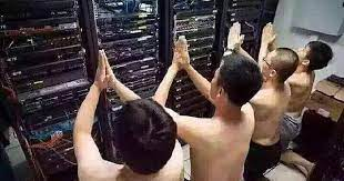 T0dod3ku's tweet photo. #RobloxDown i got in the server room and i found this!!!!! https://t.co/DbDNbzfkS8