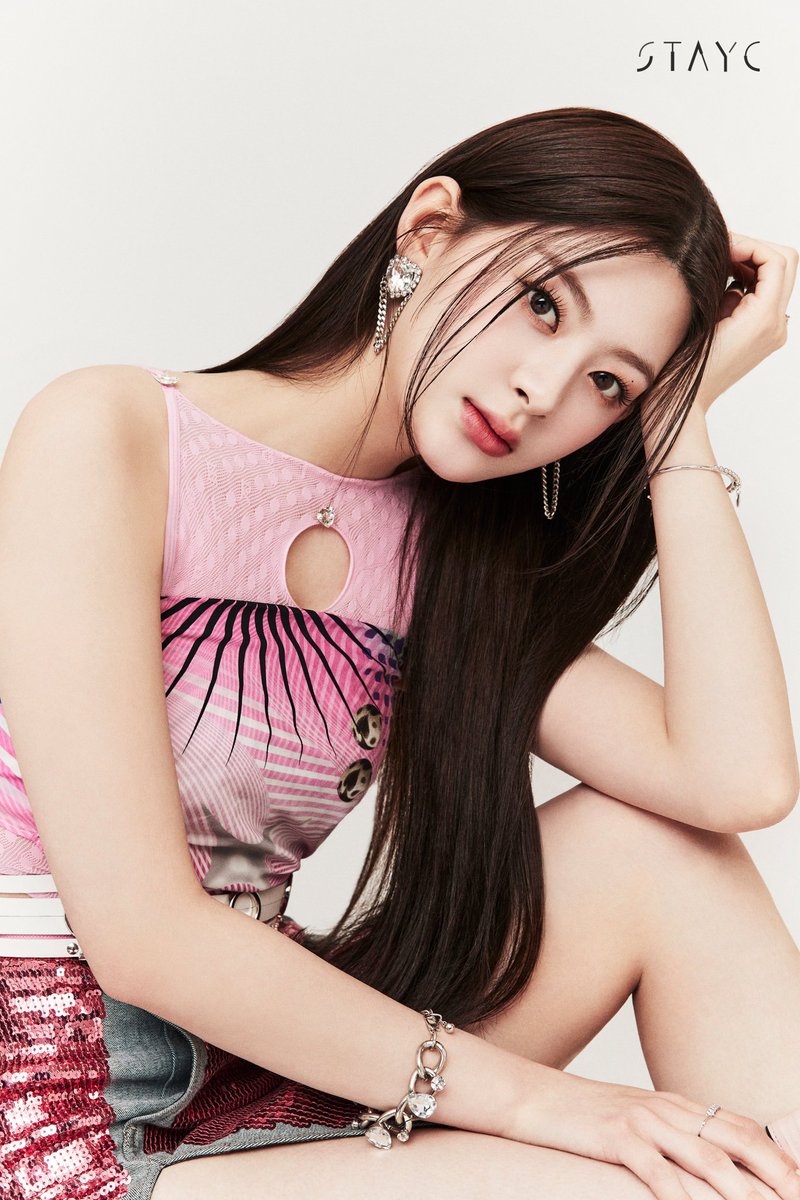 AboutSeeun's tweet photo. Seeun wearing 'Sequin-embellished denim mini skirt' from Rick Owens

🛍️🔗: https://t.co/F24rJHMEYw

➖➖➖
스테이씨 세은 #SEEUN #세은 #스테이씨 #YOUNGLUV_SEEUN #STAYC @STAYC_official https://t.co/o27XdTL6JX