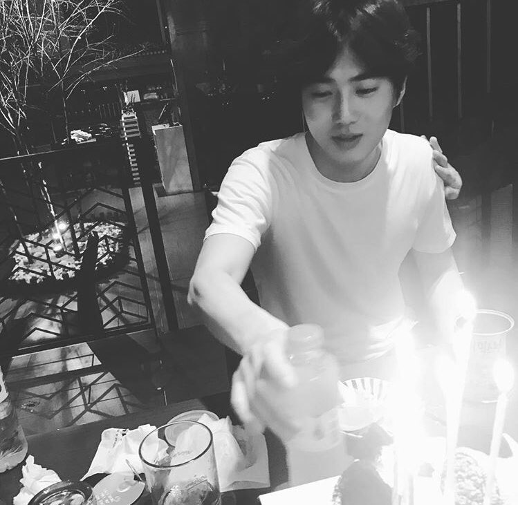 suhohero's tweet photo. #기다림이_즐거웠어_우린_사랑이야 
#WelcomeHomeSuho 
#SuhoComesToday 

같이 보내는 2022년 ! https://t.co/ZrzcZLTjve