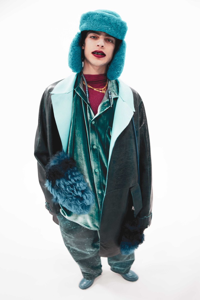 StreetFashion01's tweet photo. Pigalle Fall 2022!🖤 https://t.co/v6vxTcVLhq