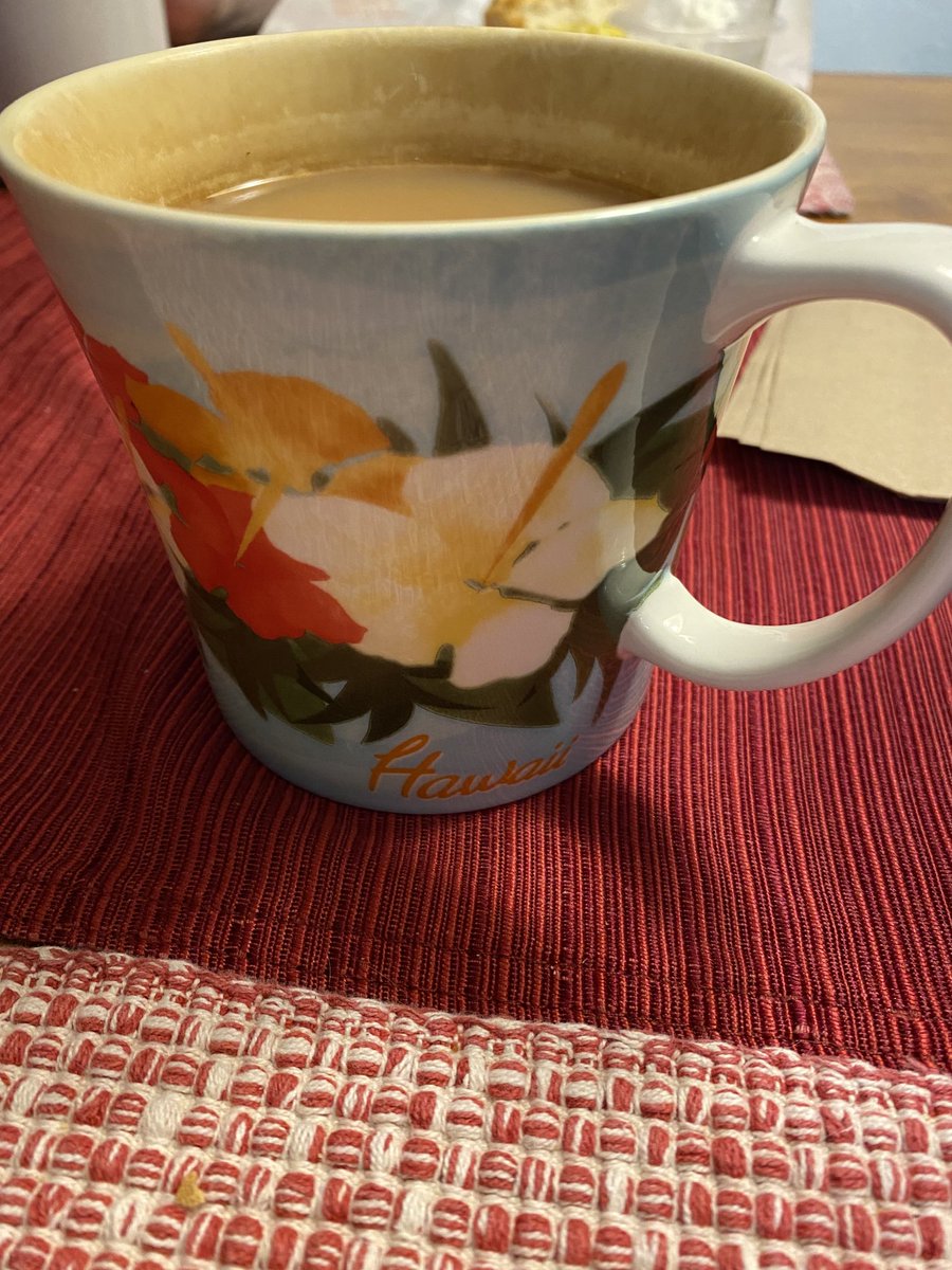 JenaNBenton's tweet photo. It’s conference time and it’s early in Alaska. Starting my morning with Cream of Earl Grey. What are you drinking? #scbwiTeaParty #scbwiWinterConference https://t.co/R2MCOLsRYA
