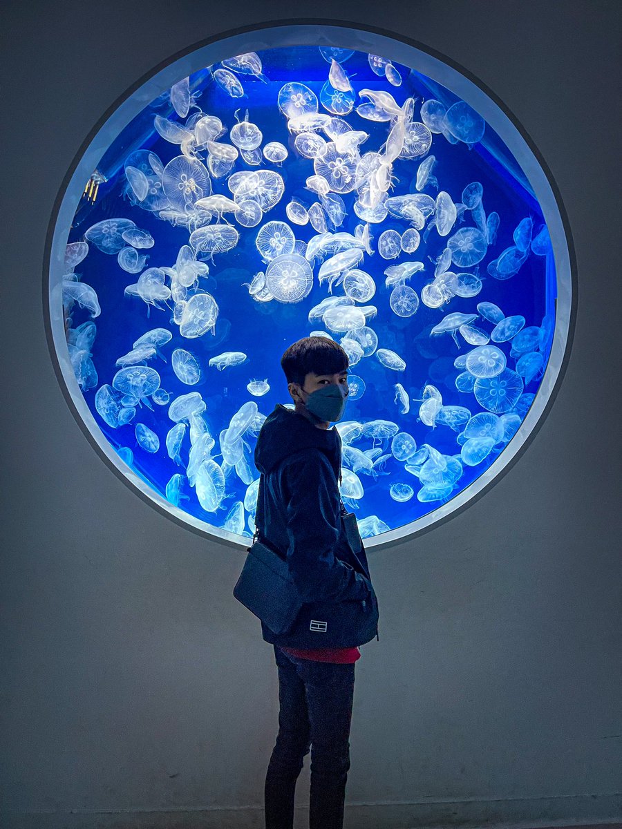 想說個什麼
可是又不知道要說什麼