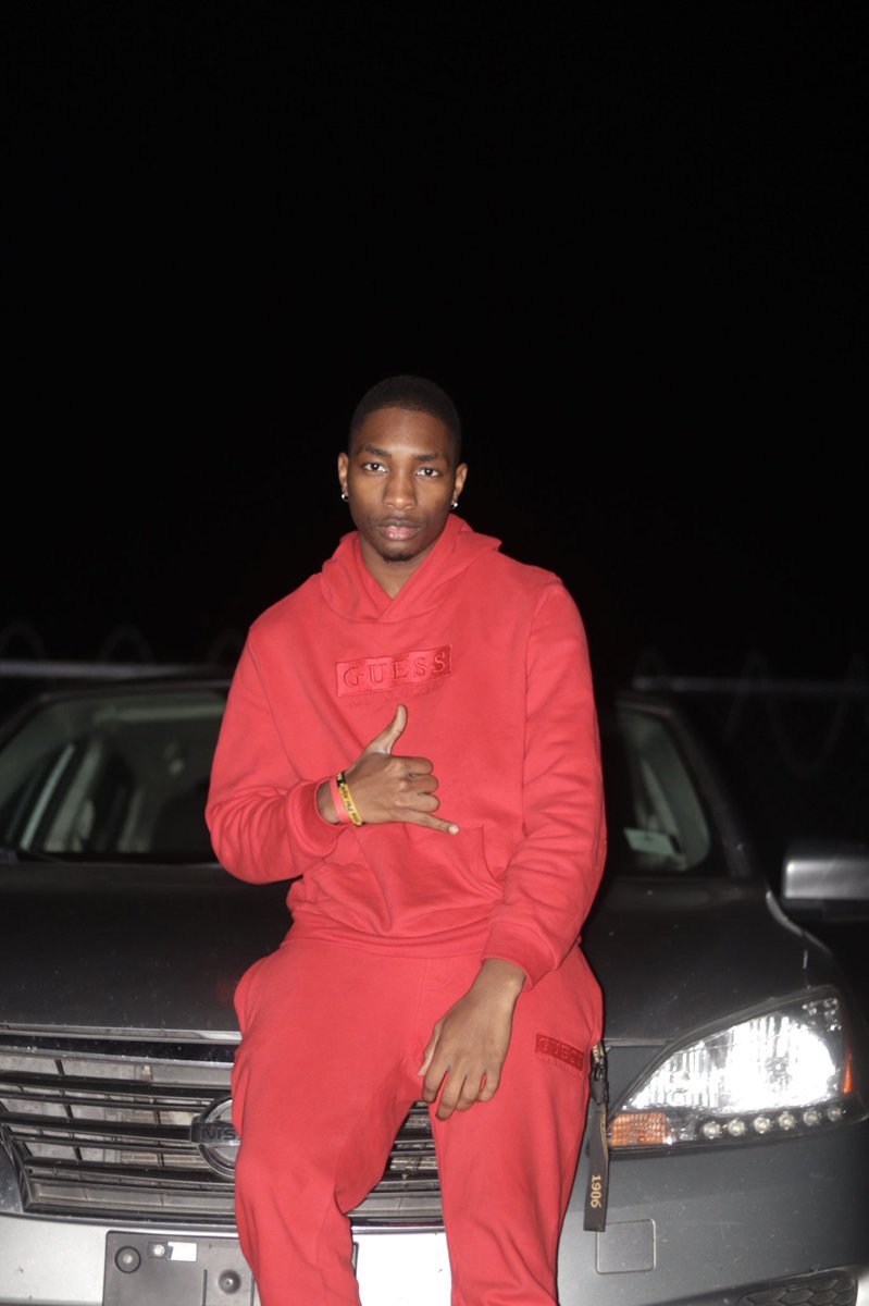 kingmosley3's tweet photo. Woke up feeling 2 2 good 🖤 #newchapter https://t.co/siS59CatsM