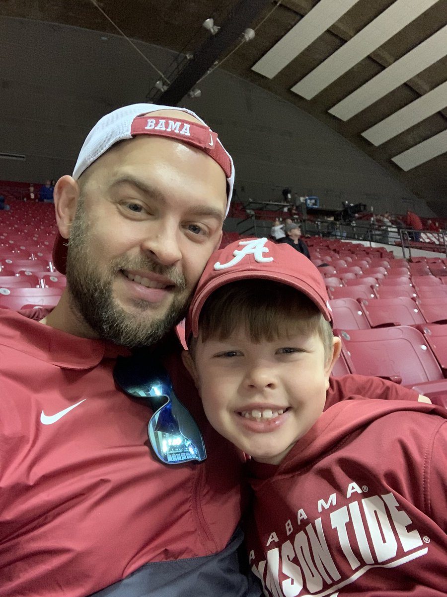 addison_perkins's tweet photo. @AlabamaMBB @UA_Athletics we’re ready to smoke some hogs. #RollTide #bostonbutts https://t.co/6cxJ5rDPev