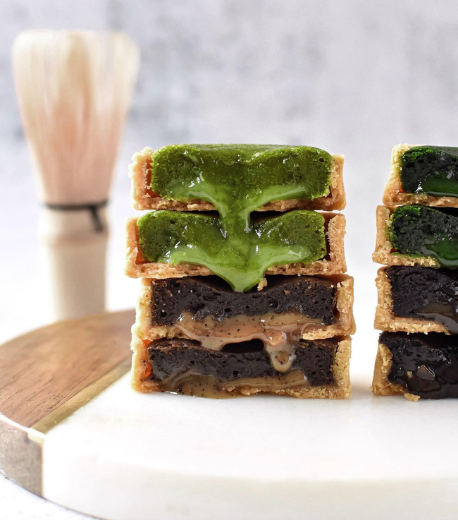 Matchaeologist's tweet photo. ๐ Tag your #MatchaMate who would fall in love with this tea-riffic selection of #Matcha, Houjicha, Genmaicha, and Earl Grey Lava #Tarts captured by @ mysweetlittletooth! ๐ We challenge you to make your own matcha desserts at home! Try our Midori matcha.๐https://t.co/uY5eV5hiA8 https://t.co/VzafmJDqig