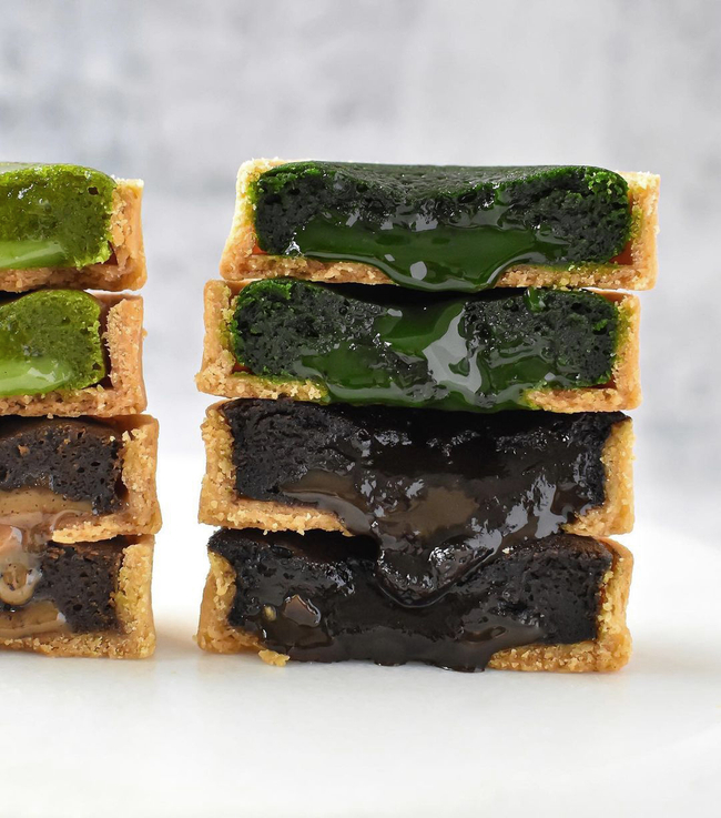 Matchaeologist's tweet photo. ๐ Tag your #MatchaMate who would fall in love with this tea-riffic selection of #Matcha, Houjicha, Genmaicha, and Earl Grey Lava #Tarts captured by @ mysweetlittletooth! ๐ We challenge you to make your own matcha desserts at home! Try our Midori matcha.๐https://t.co/uY5eV5hiA8 https://t.co/VzafmJDqig