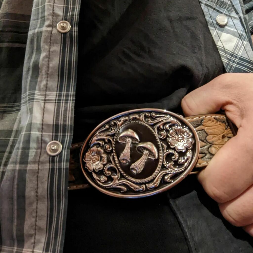 markbrannan's tweet photo. Getting ready for the #nwfgs today like...
.
.
#mushrooms #beltbuckle #mushroomfarmer #urbancowboy #ijustlikeit https://t.co/ut5ul5qLnS https://t.co/DYIxlTp5Lt