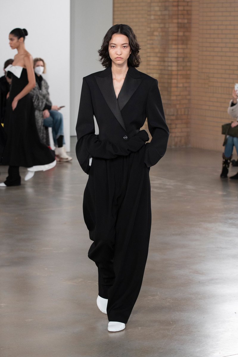 CoutureIsBeyond's tweet photo. Proenza Schouler F/W 22 #NYFW https://t.co/oiPJGHOW2f