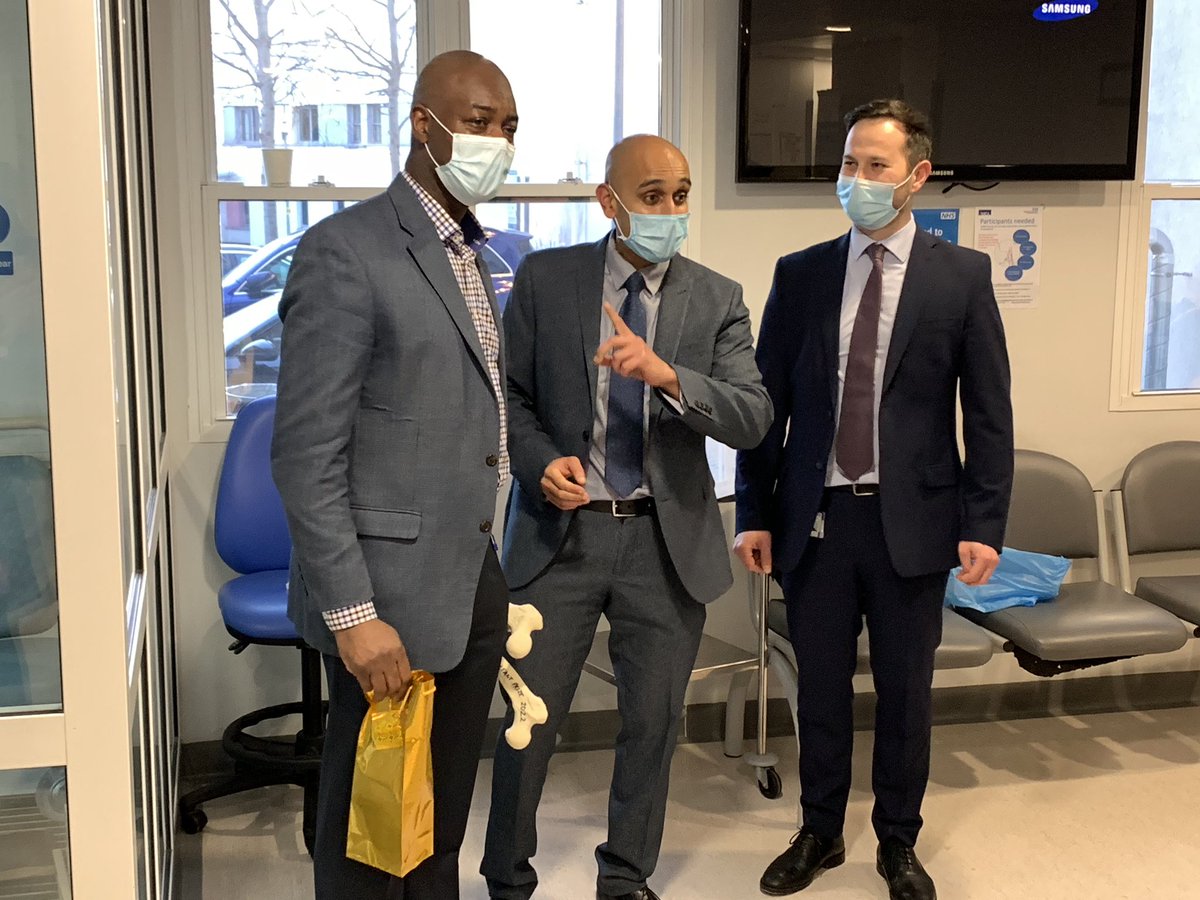 Prize giving for 1st place candidate 🥇 and top faculty member 🏆 #topgun <a href="/kneehipsurgeon/">Paddy Subramanian</a> <a href="/akashpatelortho/">Akash Patel</a>