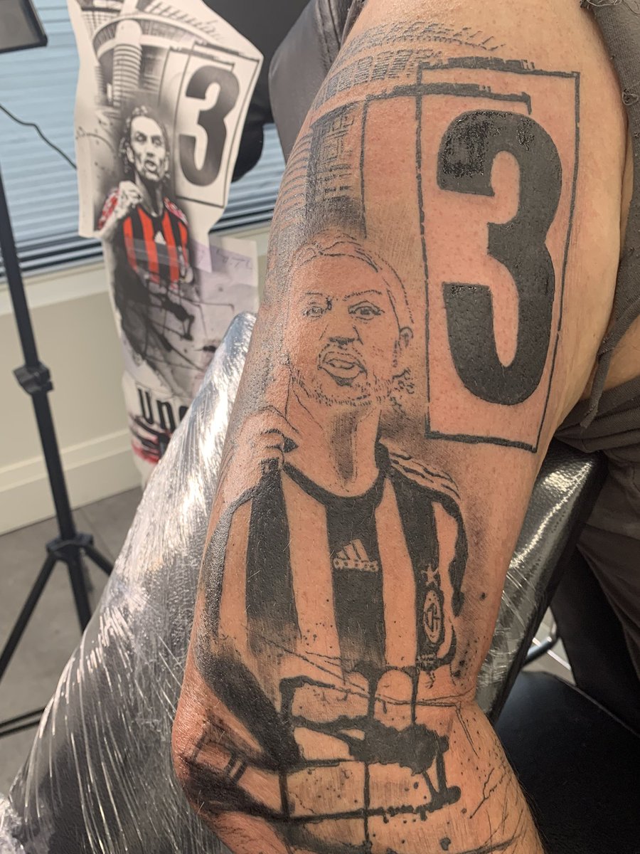 Favretto's tweet photo. 🔜 I finish this tomorrow with #csabasipos from #timelessink. Forza MILAN. https://t.co/od7PhJYzN9