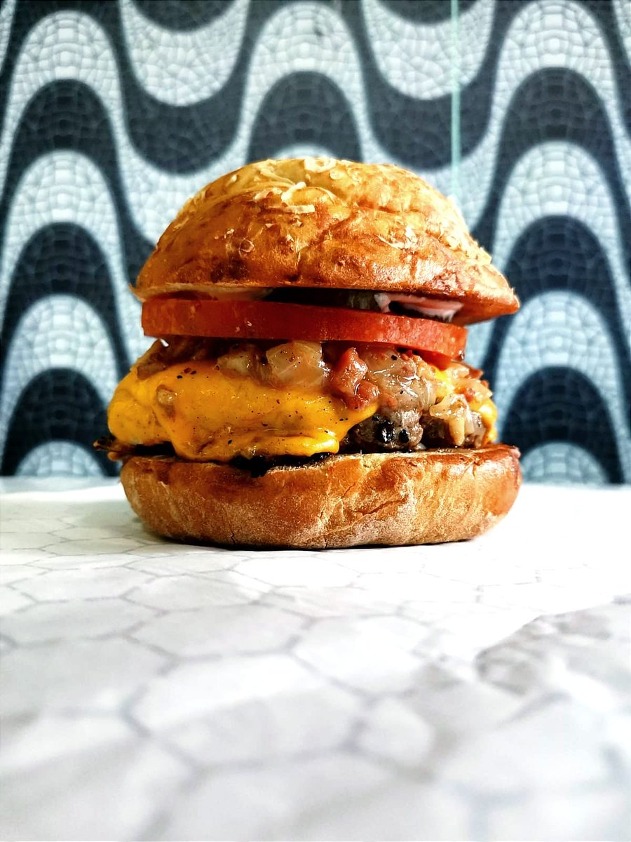 Prueba nuestra Hamburguesa de Picanha,   está deliciosa!
Somos un dark kitchen, nos ubicamos en la colonia del valle, entregamos a 5km a la redonda, realiza tu pedido por whatsapp al 5586111500. Horario de jueves a domingo de 13 a 21hs.
<a href="/En_laDelValle/">En la Del Valle</a>