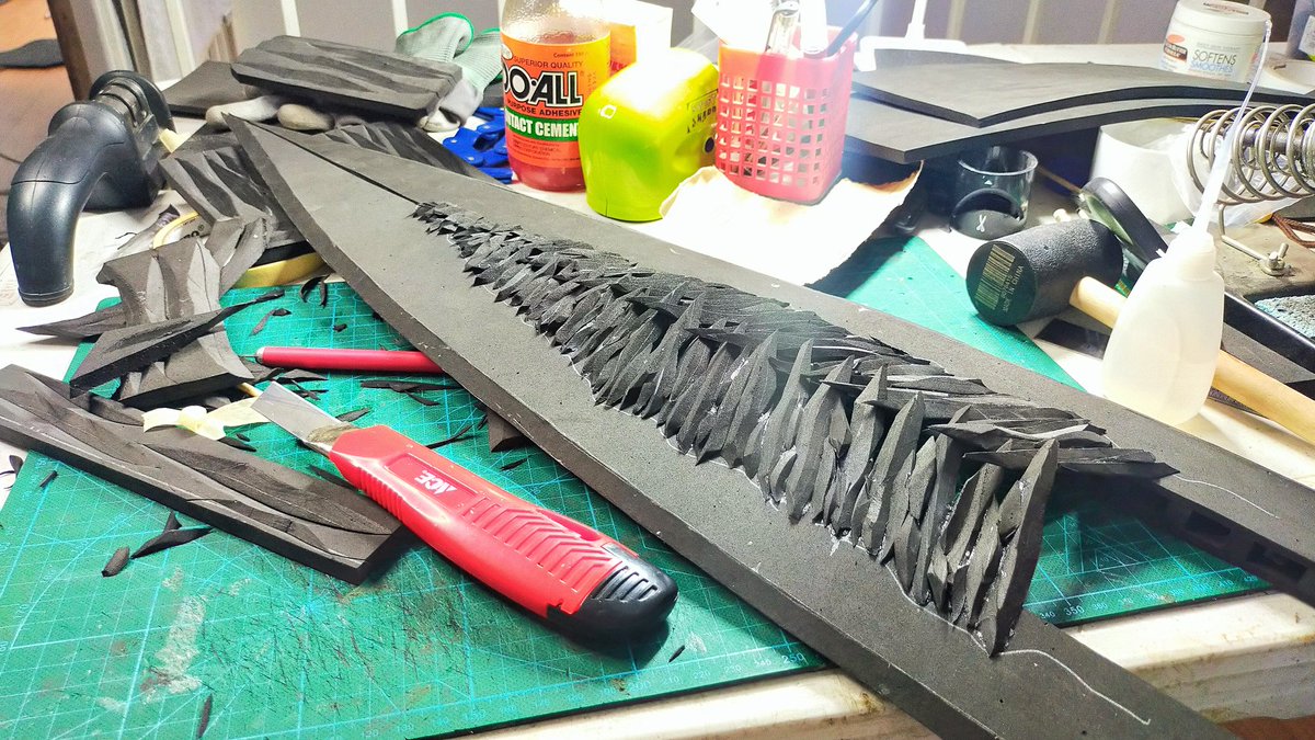 zeki_senpai's tweet photo. And so it begins, the dragon-scale, lava-crust, surface of the Devil Sword Dante. πππ
I'm gonna add texture lines afterwards to accentuate the scales part of the sword.
#DevilMayCry5 #Dante #DevilSwordDante #Props #Sword #WIP #crafting #cosplay https://t.co/PbUrLMv65z