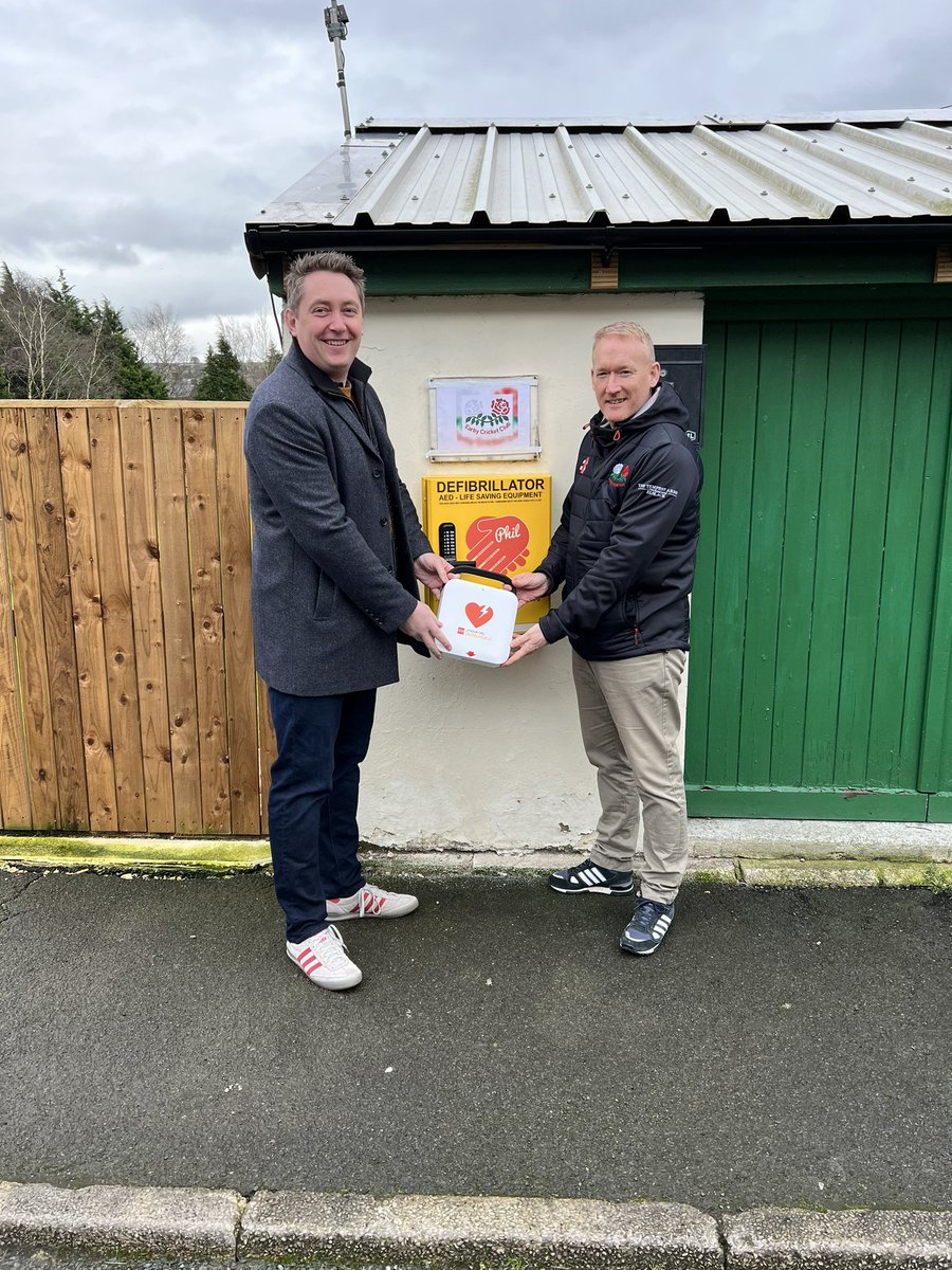 PhilMaherFoundn's tweet photo. New defibrillator for Earby Cricket Club. 

We were delighted today to brave the wet and windy conditions to hand over a new defibrillator to Lee Parkinson and Earby Cricket Club. https://t.co/4IhlwcUYlC