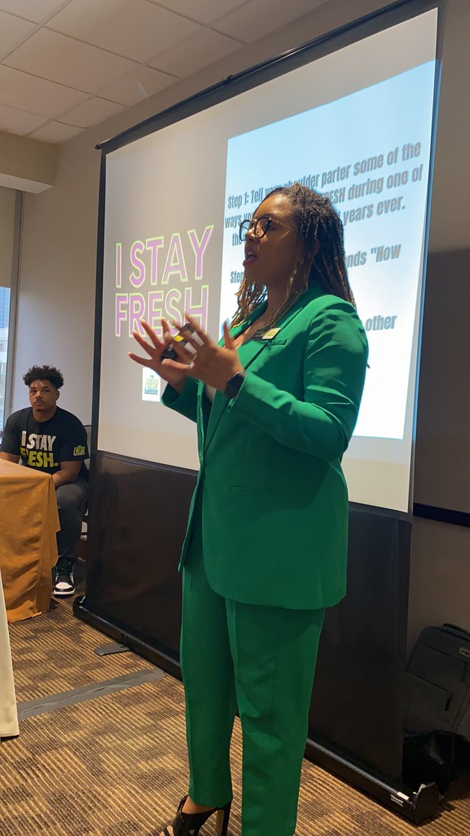 Mocha_Minds's tweet photo. @DrSRBoyce Stay FRESH Interactive Workshop on 🔥 Anchoring on our why based on research. #TABSE2022 @TABSE_Texas https://t.co/PByC4qWZkW