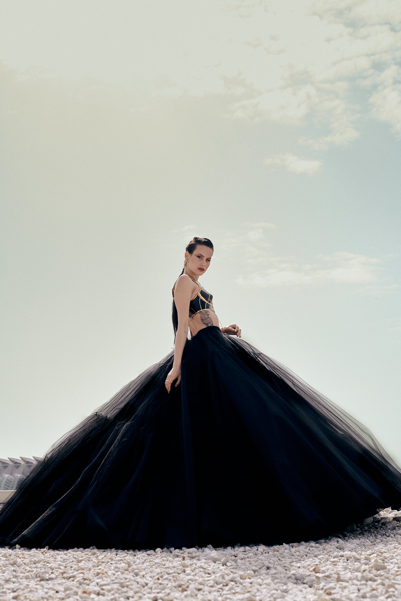 METCHA | Zendaya wears a bespoke Balmain leather gown for the Dune premiere