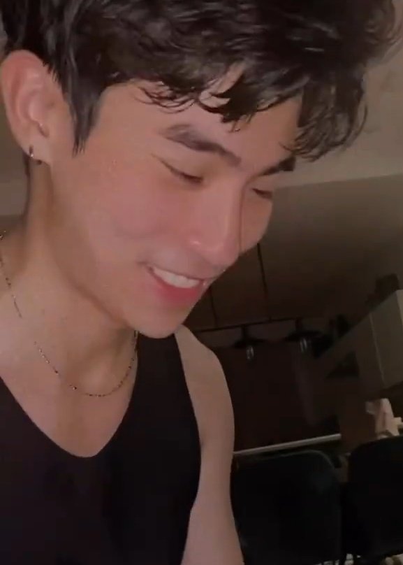 brentymylove's tweet photo. the smile                  the reason https://t.co/6UhlIyyZH4