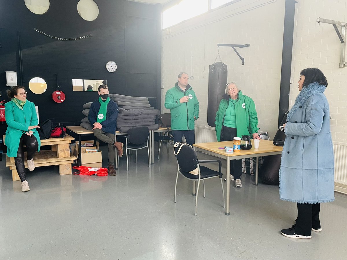 Vandaag trok team-<a href="/CDAdelft/">CDA Delft</a> weer de #Delftse wijken in: ons team bezocht als eerste <a href="/DOKDelft/">DOK | de bibliotheek van Delft</a> in #Voorhof. Vervolgens hadden we gesprekken in #Poptahof en werden we rondgeleid in #Buitenhof-Noord. De dag eindigde bij buurthuis The Culture waar kinderen hun talenten ontdekken 😃💚