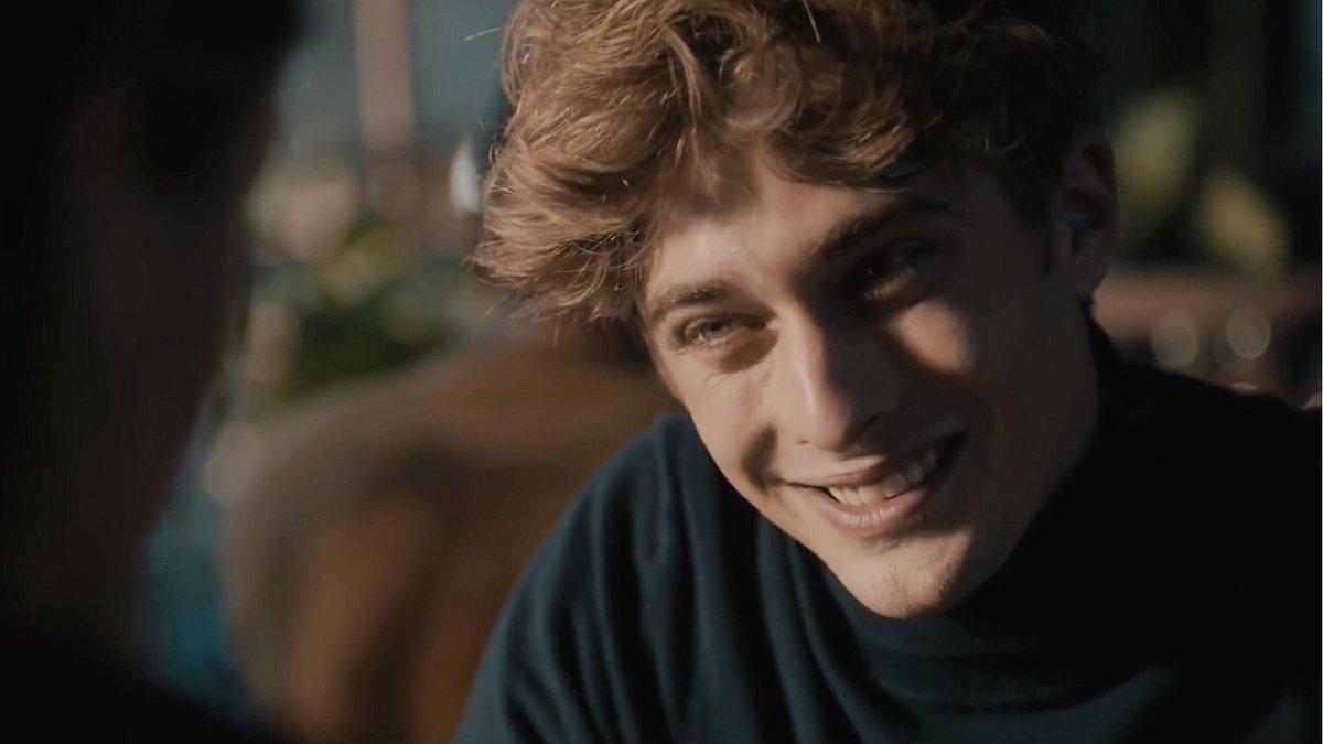 i still cannot process how beautiful he looks in that clip 
#skamfrance