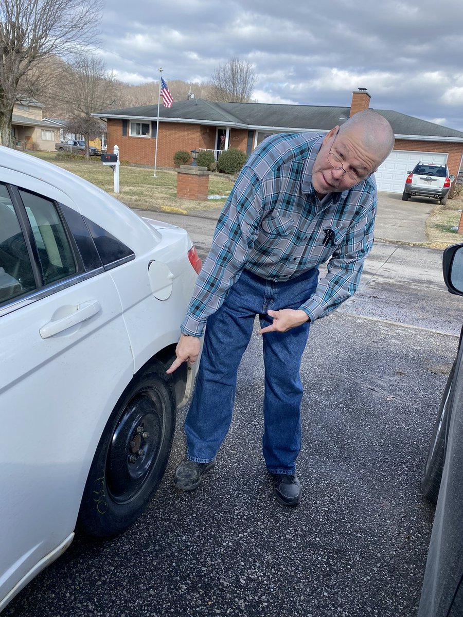 ChefMikeLitten's tweet photo. It's not always about sales. Gentlemen was broken down and I stopped to help on my way to a store. I gave him my number to let me know he made it ok, maybe we'll help him save money by switching to AT&amp;T next.@ErdmannKen @PhilWhite3612 @SlaytonWireless @CompetitiveKev @ATT https://t.co/n809qj2b35