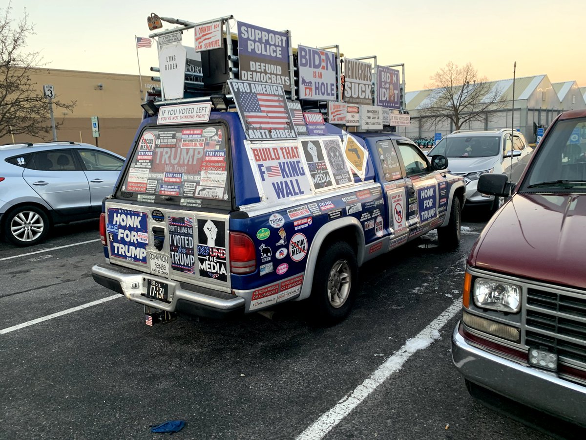 baqqachew's tweet photo. @djinndiesel Outside the worst Walmart I've ever been to https://t.co/1tnQToI9wZ