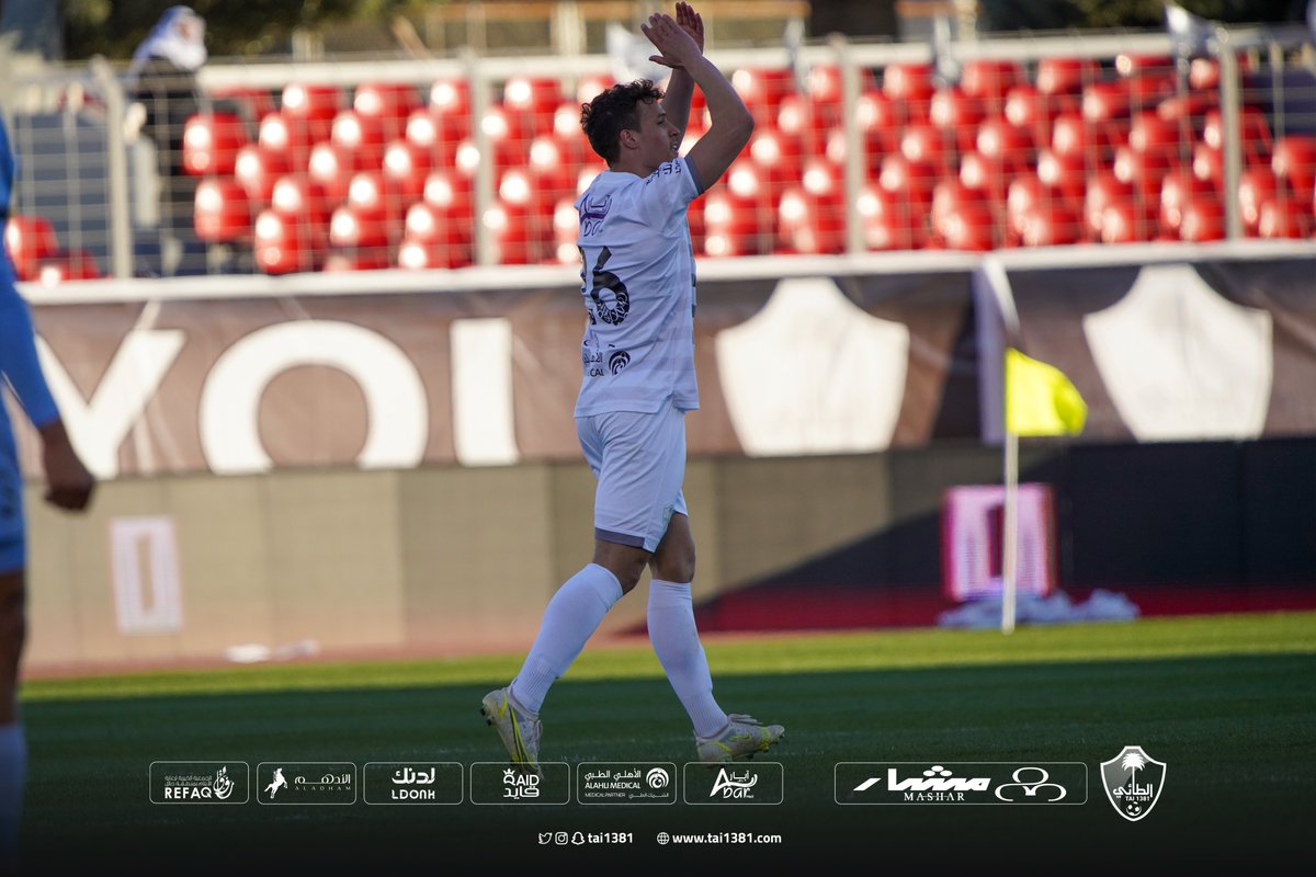 tai1381's tweet photo. 📸 روح الطائي بجمهوره🤩فوق🔝
.
#الطائي_الباطن
#جمهور_العز_قوتنا 🔥
#الطائي #فارس_الشمال 🤍 https://t.co/XdqfwZFKOf