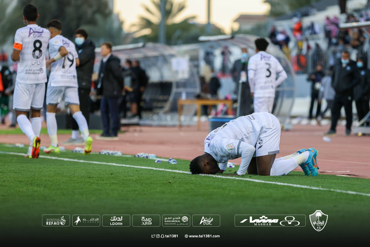 tai1381's tweet photo. 📸 روح الطائي بجمهوره🤩فوق🔝
.
#الطائي_الباطن
#جمهور_العز_قوتنا 🔥
#الطائي #فارس_الشمال 🤍 https://t.co/XdqfwZFKOf