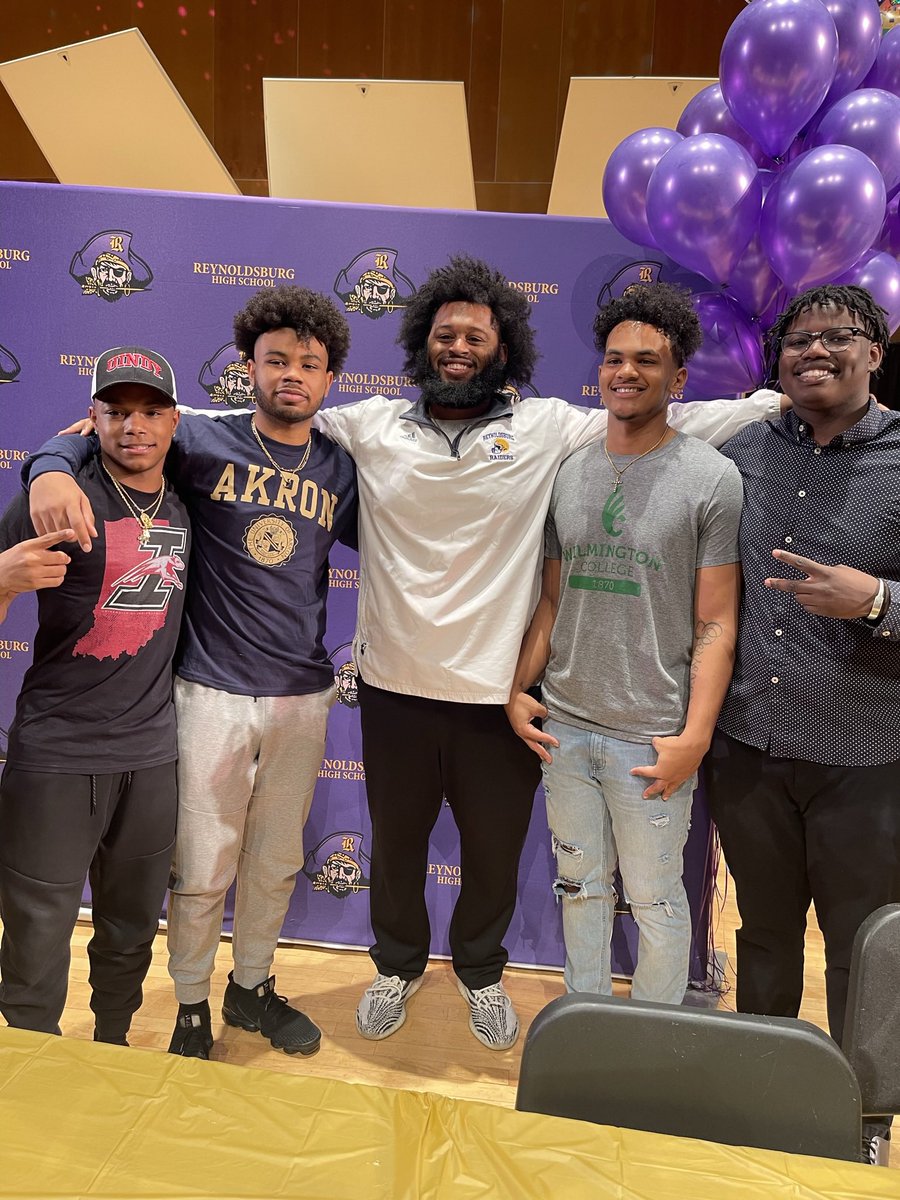 CoachLG's tweet photo. They have bright futures @souley_sall2003 @Hollywood_kez @Saymoneyyyyy @1_Way_ https://t.co/XcnLUU4R76