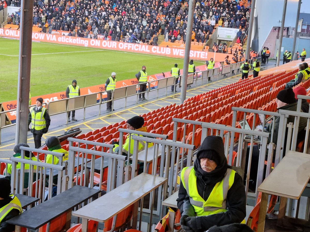Stewards ready for that pitchie..  
From an empty stand #afcb
