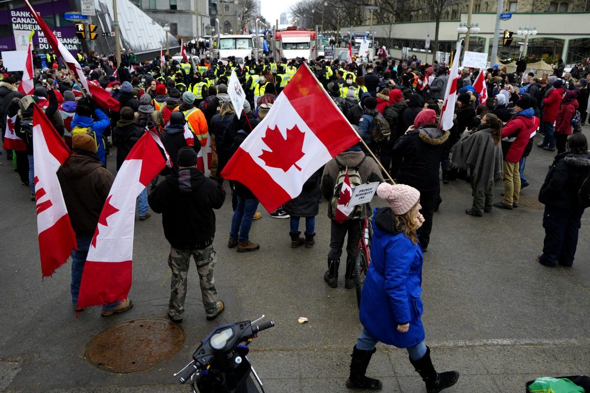 A new poll finds more than two-thirds of Canadians would support the use of military force to help clear out Ottawa protesters, while support for the truckers has fallen to 20 per cent – both for what they are protesting and how they are going about it. bit.ly/3LrEXlT