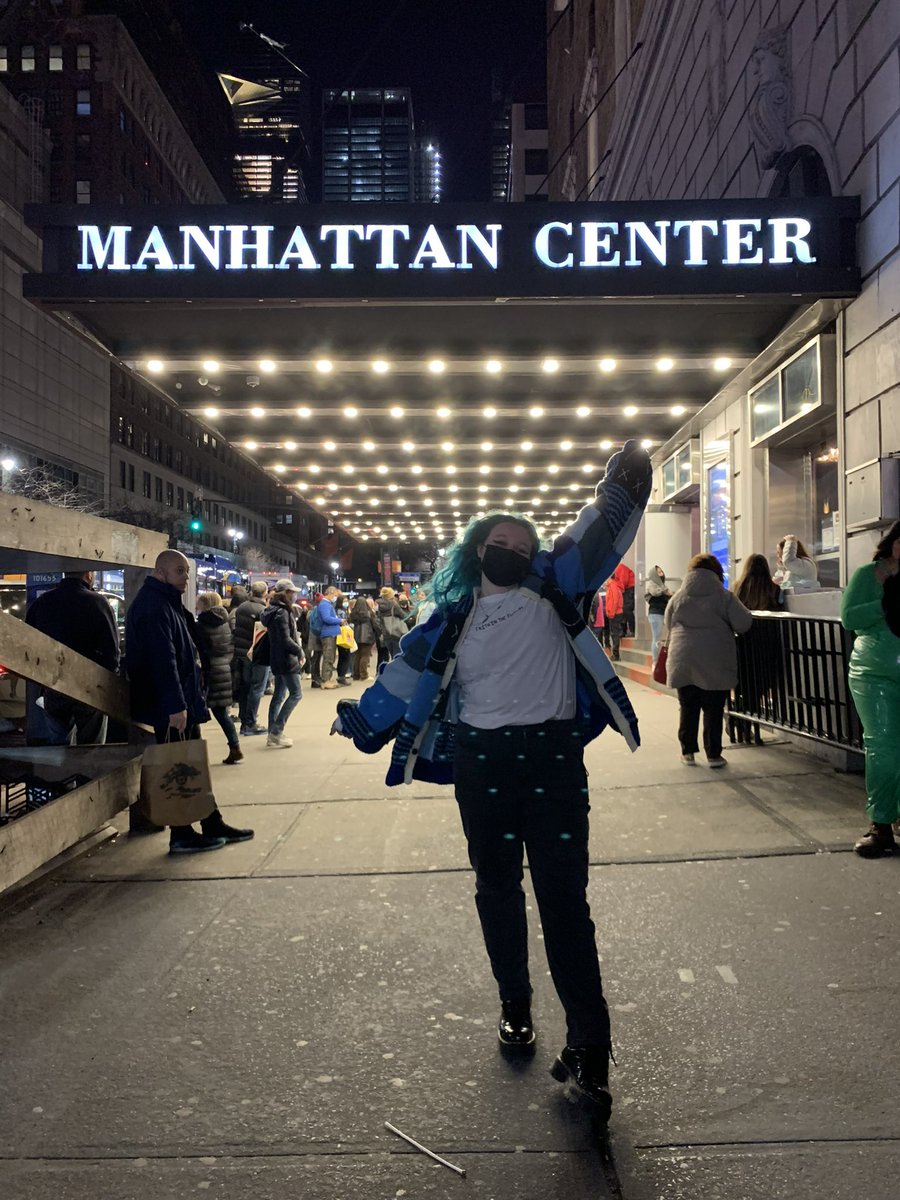 twoghoststommo's tweet photo. And I know you left a part of you
In New York 🤍💙
 #LouieVibes #LTWTNYC https://t.co/Tk5pBtjmvR