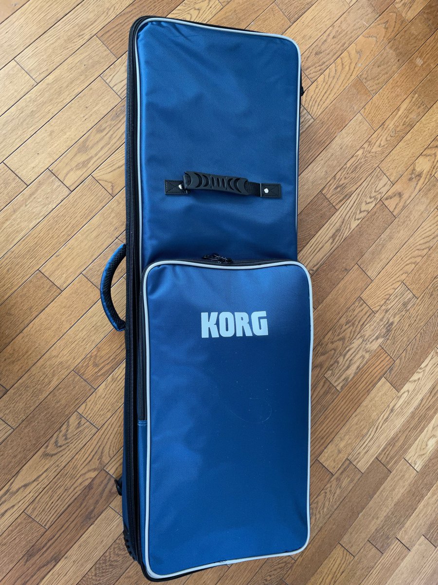 Kyos330's tweet photo. 【速報】CASIOのCT-S1にKORGのKROSS 61専用ケースがシンデレラフィット♪譜面立て入れまでジャストサイズw https://t.co/q7nqT5vDIb