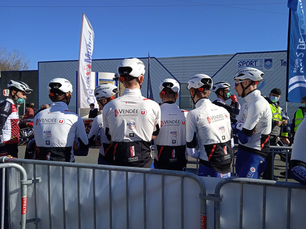 _Chloe_17_'s tweet photo. Le @Vendee_U sur la 1ere manche du circuit des Plages Vendéennes à Challans https://t.co/sZ9O5SpvZe