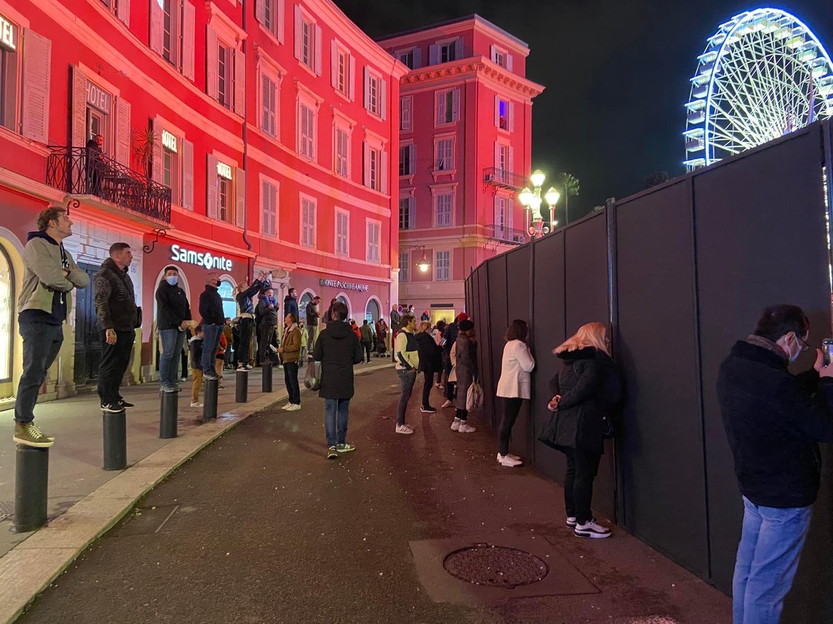MaryMbois's tweet photo. Le Carnaval de Nice en une image !… 😔 https://t.co/fPHIIK7717