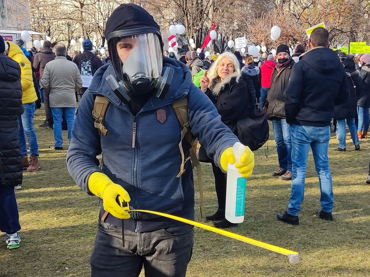 KilezMore's tweet photo. Liebes Twitter, das dürfte doch ein guter Demonstrant für euch sein. 🥰
#demonstrierenabersicher #wiendemo #demowien #w1202 https://t.co/yNss7PGld7