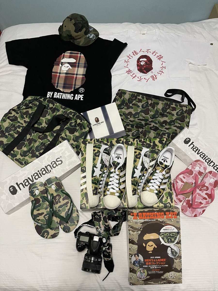 ytterpgretch's tweet photo. @bapetaverse ytterp#8251
I've always been in L💚ve with BAPE.The camouflage design and quality really grew on me. I made my hubby a bapehead too and we are gettin' ready for a trip to the Metaverse!Our bags packed, Havaianas ready and camera laced up with BAPE! https://t.co/roiqsUNvrj