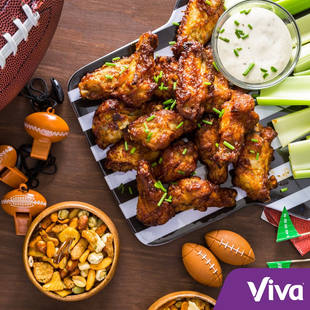 Hosting friends and family for #TheBigGame? 🏈 Delight your guests with the cloth-like softness of Viva® Signature Cloth™ Towels, as they tackle #messyhands after enjoying delicious game day foods. 🍗✨ #VivaTowels