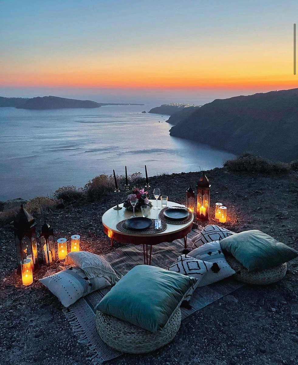 OfficialPLT's tweet photo. Date night in Santorini 💗 😍 

Photo:gracehotelauberge https://t.co/KpmZOL0zg1